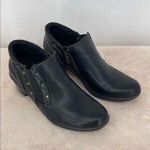 EASY STREETS WOMENS SIZE 9M Black Leather Ankle Boots